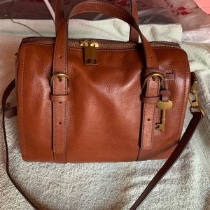 Brown Fossil Crossbody outside pocket multi pockets inside. Fits wallet & phone